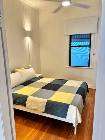 1920’s renovated cottage in West End gallery image 5