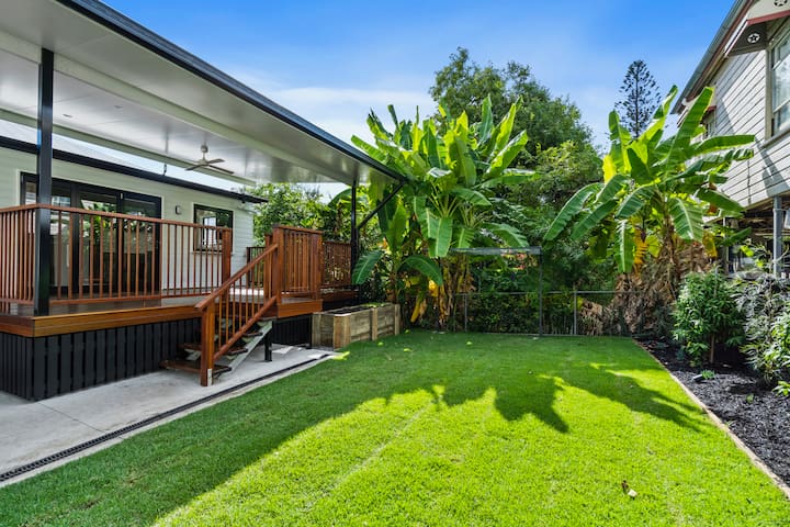 1920’s renovated cottage in West End