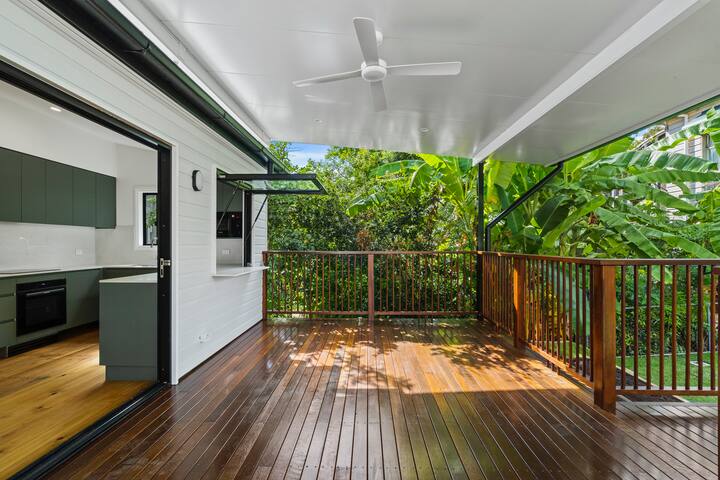 1920’s renovated cottage in West End gallery image 3