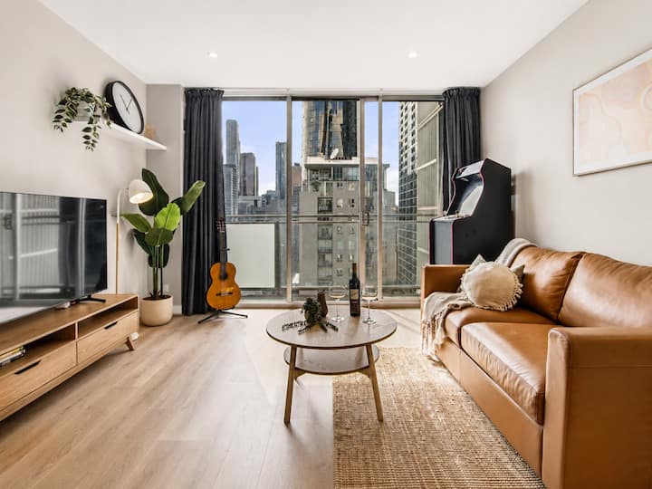 Elevated Cbd Retreat: Views + Pool & Sauna! - Melbourne