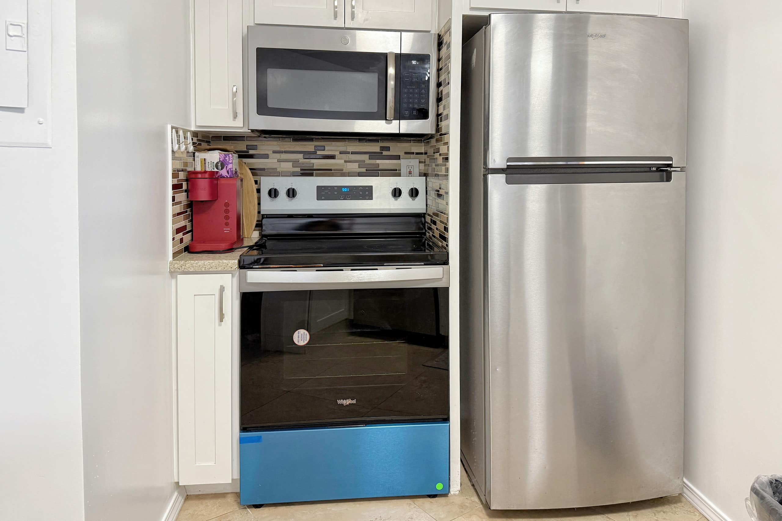 1BR Downtown Spacious w/Parking - Image 9
