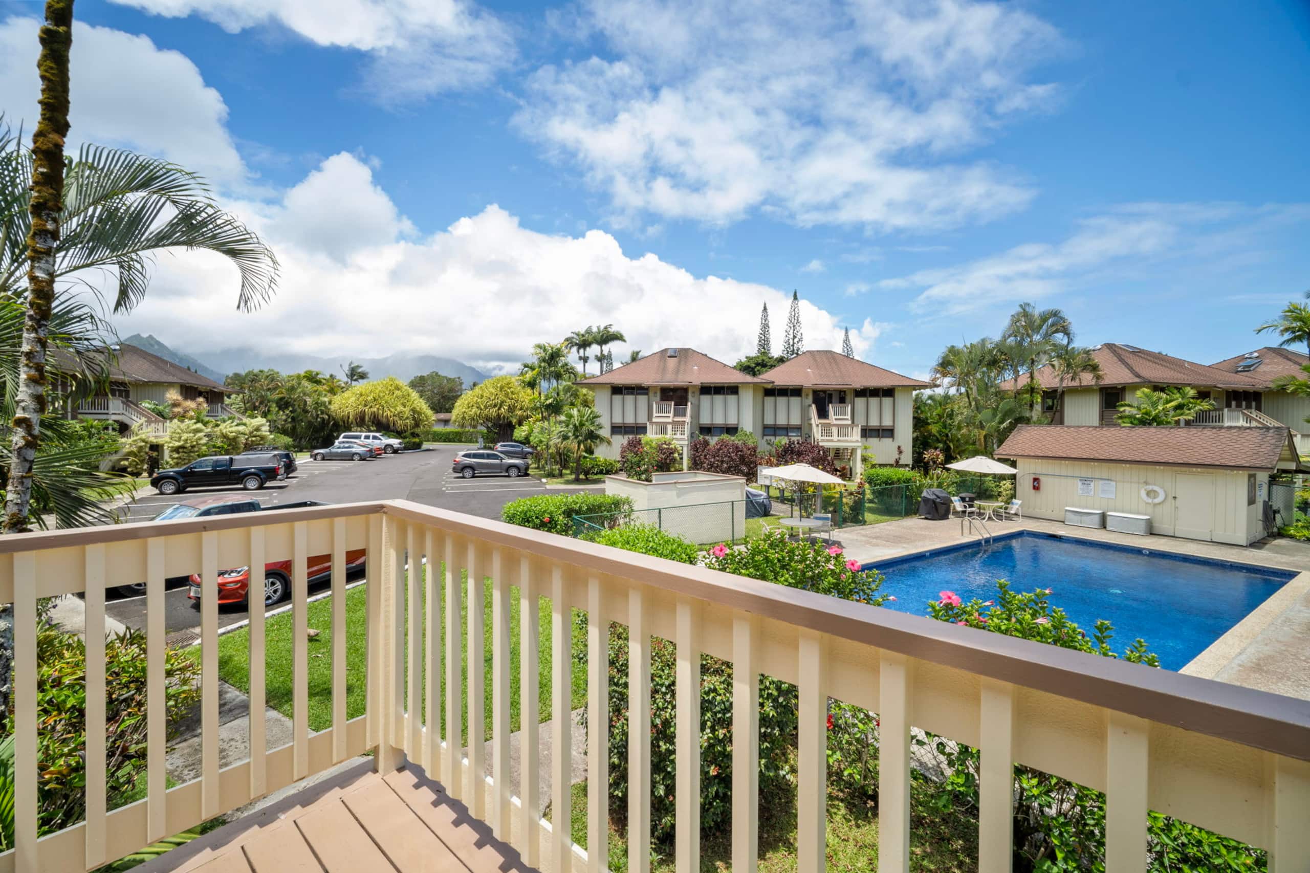Bright Top-Floor Prime Location AC & Pool! - Image 32
