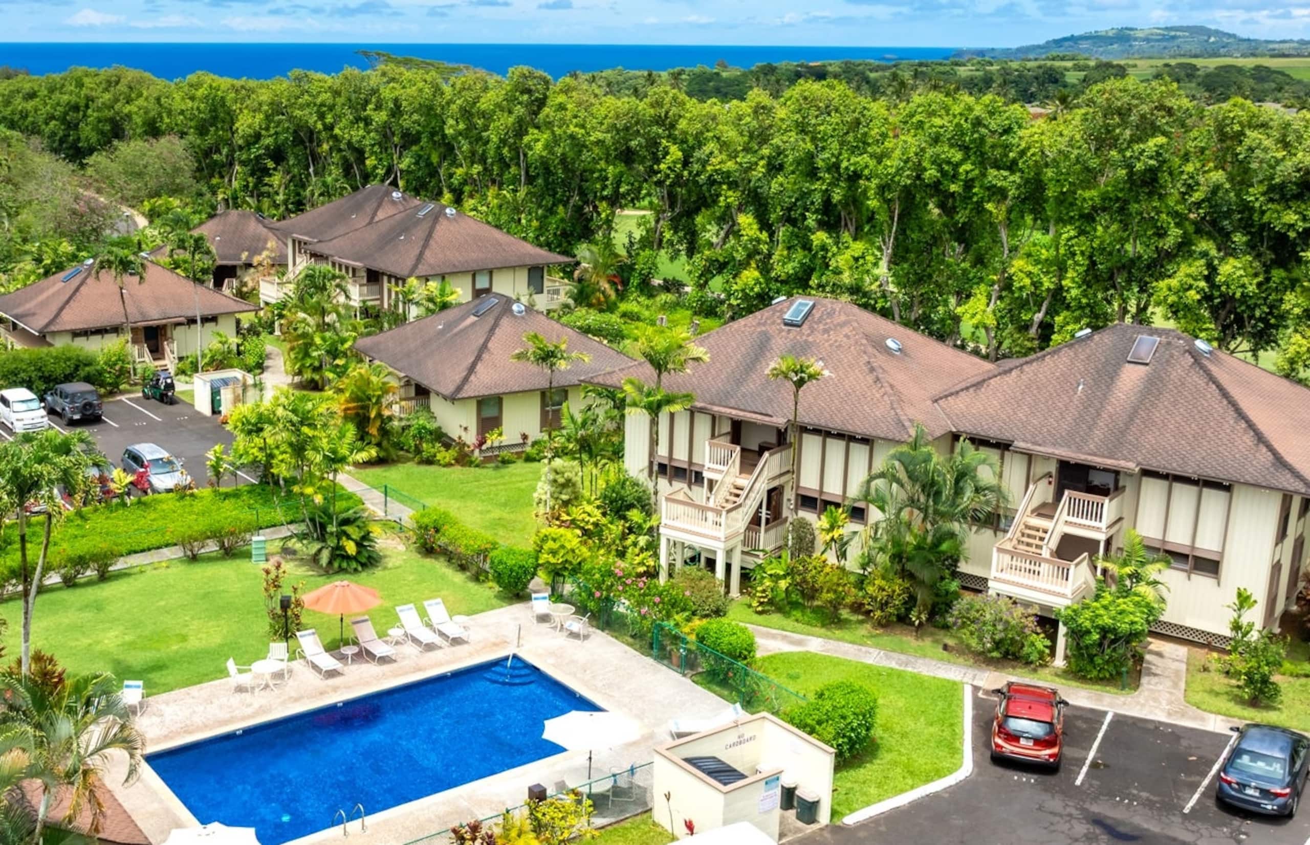 Bright Top-Floor Prime Location AC & Pool! - Image 26