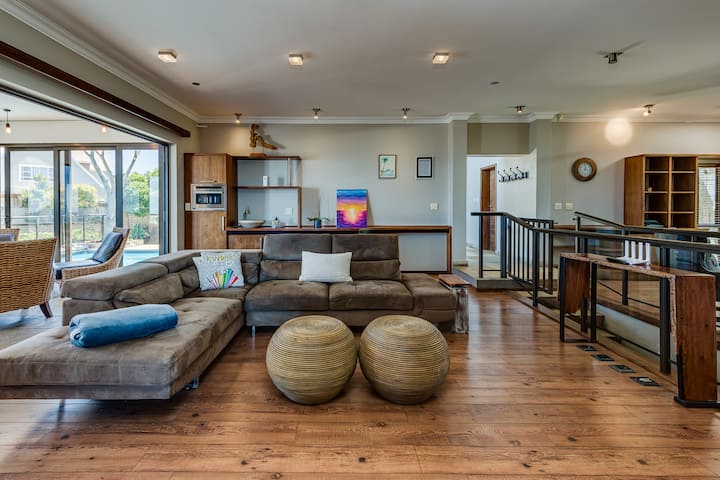Home In Gqeberha, The Lookout : 180 Deg Sea Views - Gqeberha