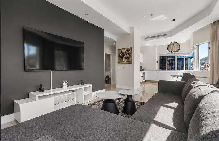 Cape Sky Haven:17 Floor Penthouse with Iconic view gallery image 5