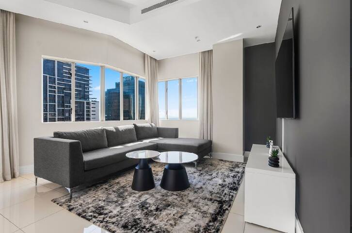 Cape Sky Haven:17 Floor Penthouse with Iconic view gallery image 2