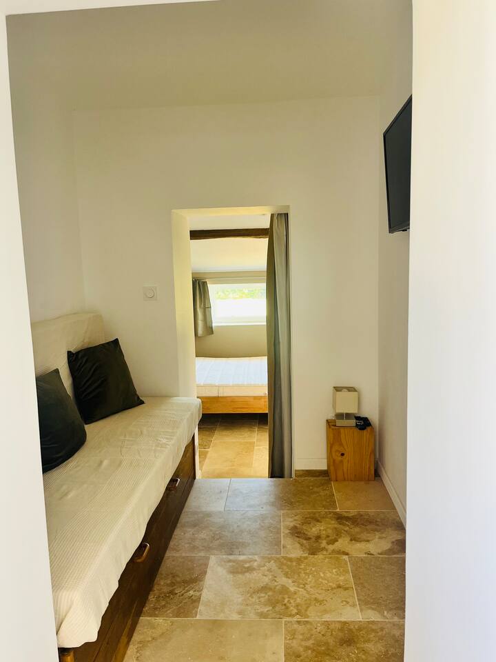 سرير أريكة 120 سم في زاوية التلفزيون في المبنى الخارجي 