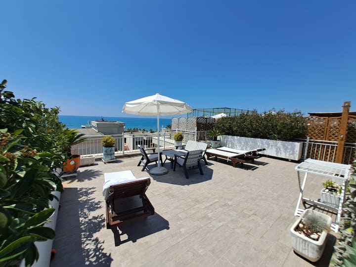 Apartment With Balcony
Paradise Rooftop 2
125m2 - Golem