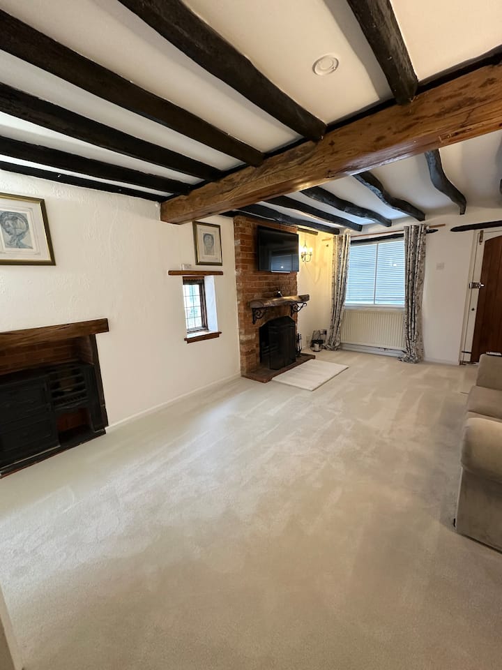 Character 2 Bedroom Cottage In Mountnessing - Brentwood