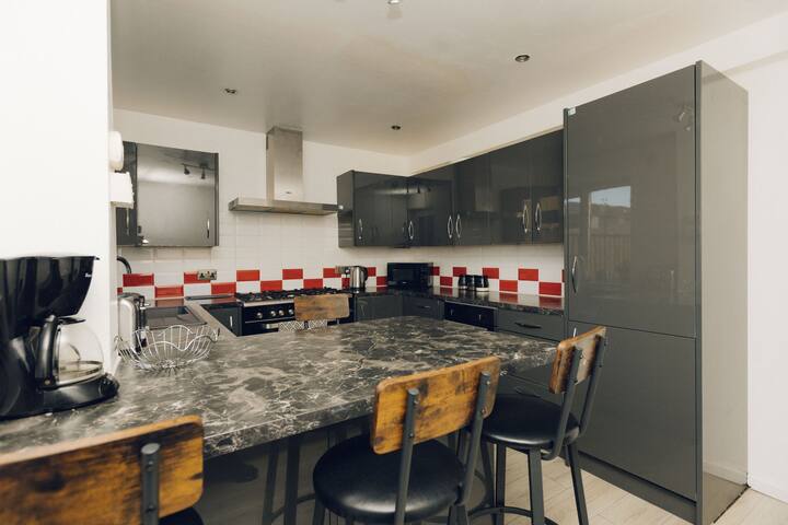 Hot Tub & Pool Table Garden Stay gallery image 2