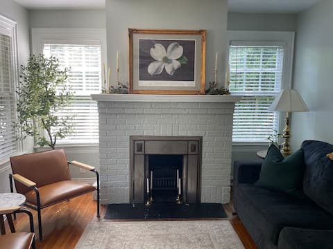 Popular Airbnb listing: 1899 Cottage-Walkable-7 Day Discount in Nashville Davidson Metropolitan Government (Balance)