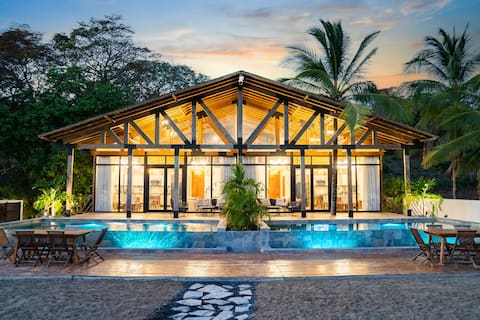 Playa Laska – Majestic Oceanfront Villa with Pools