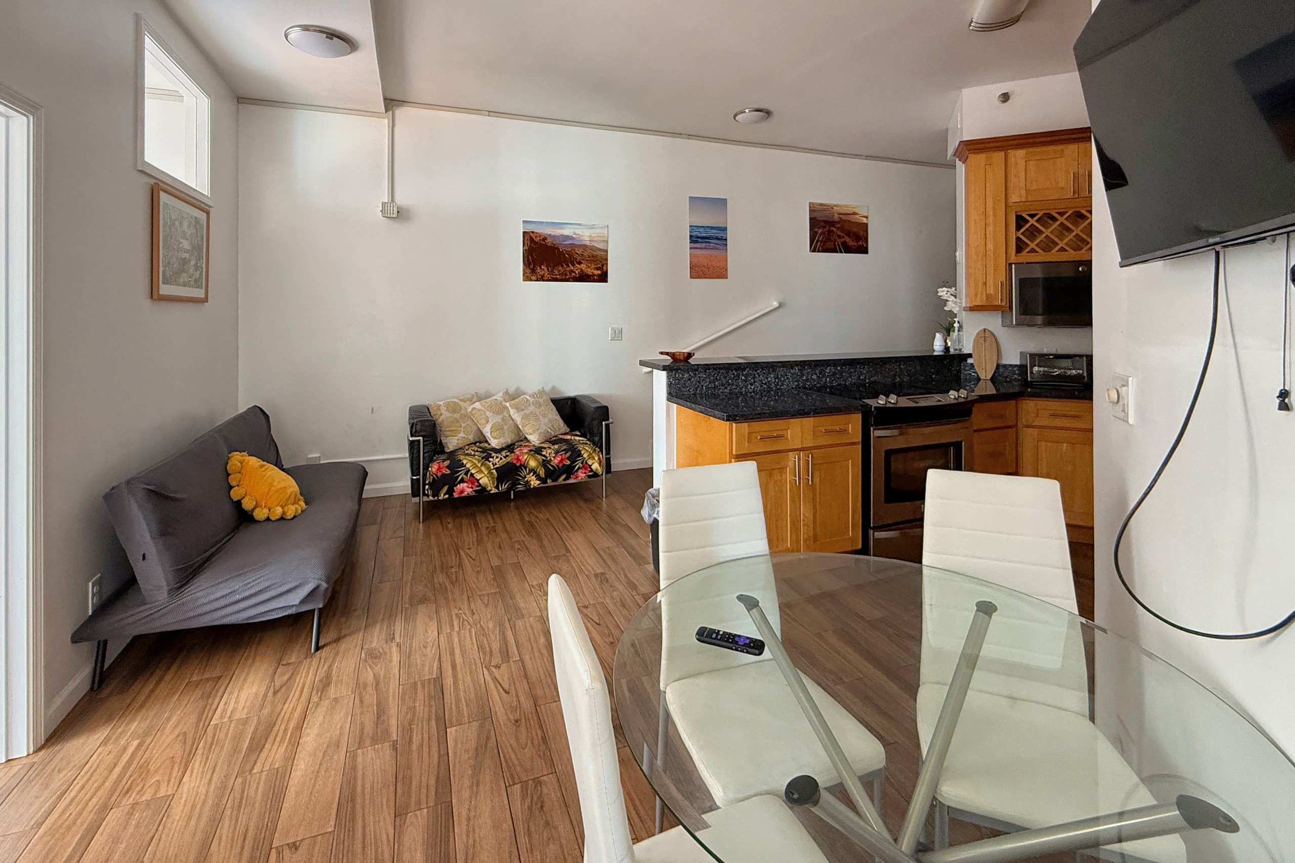 2BR Super Patio W/Free Parking - Image 5