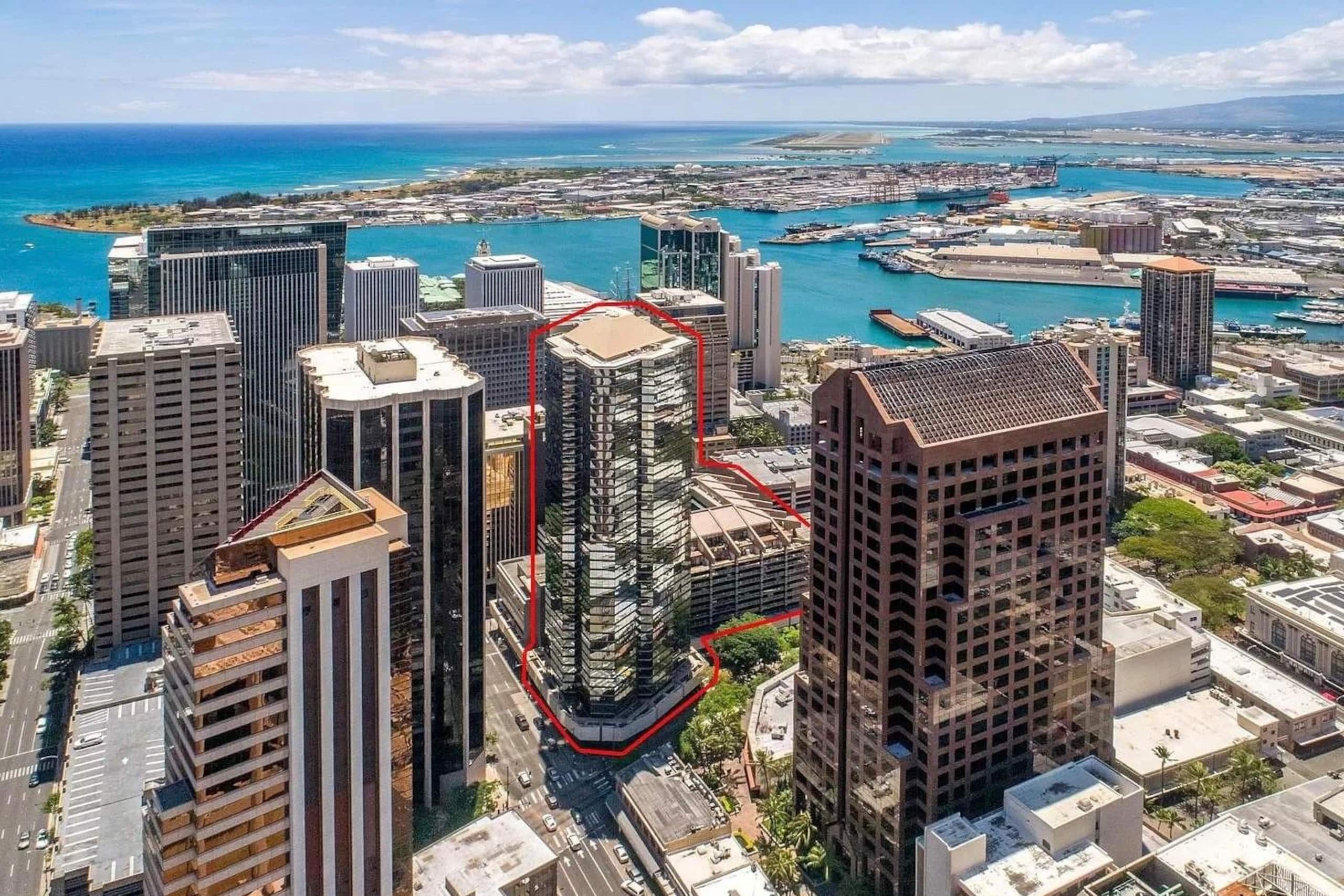 2BR Super Patio W/Free Parking - Image 24