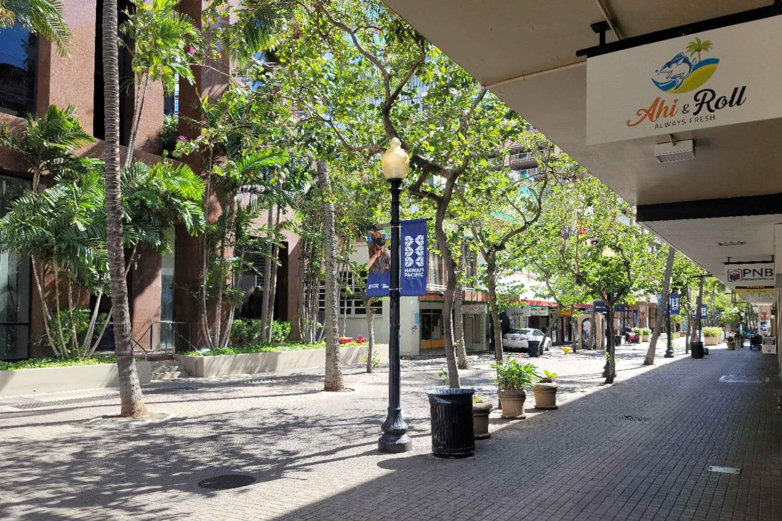 2BR Super Patio W/Free Parking - Image 32