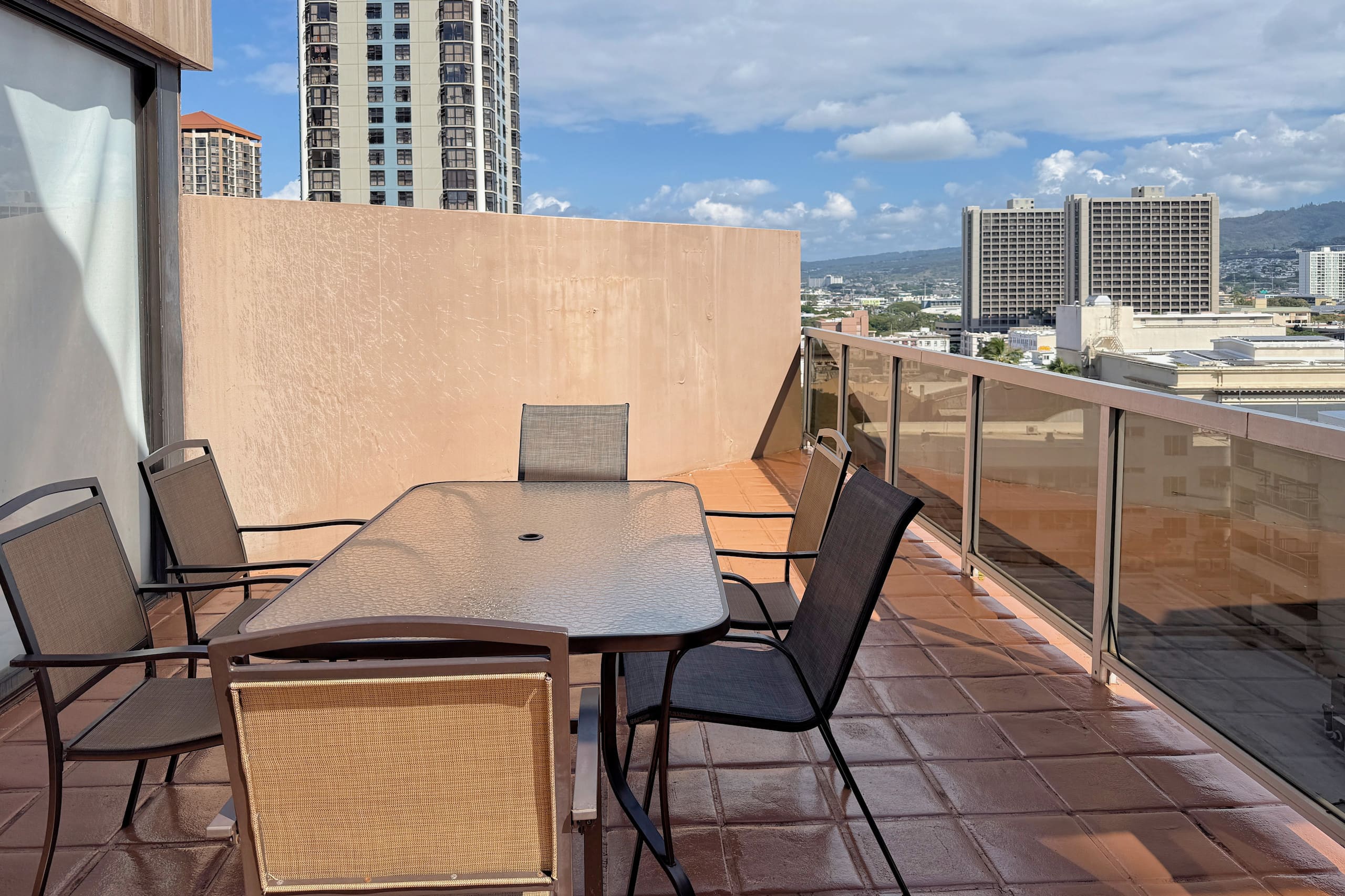 2BR Super Patio W/Free Parking - Image 13