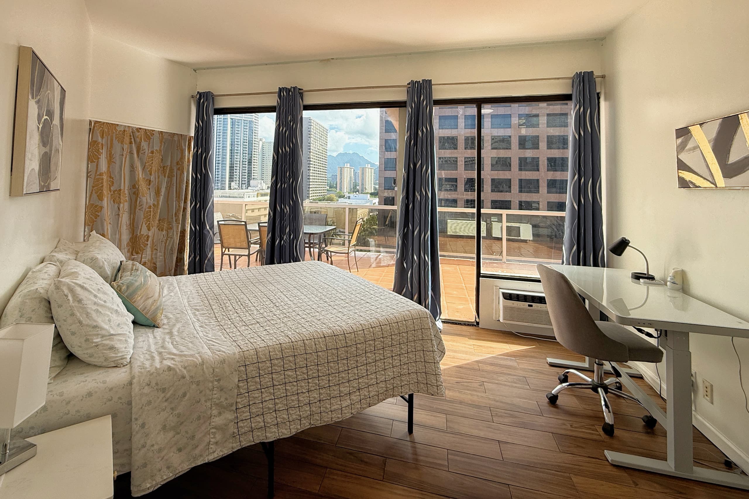 2BR Super Patio W/Free Parking - Image 9