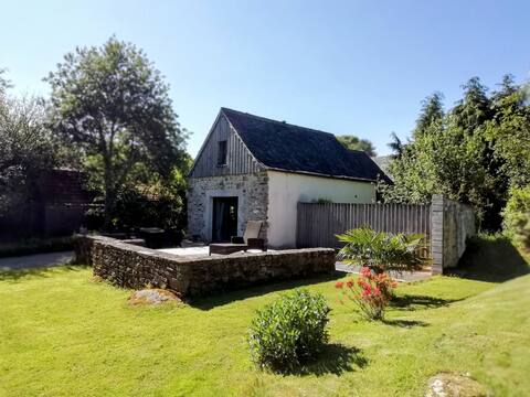 Ecological cottage on the banks of Lac du Drennec