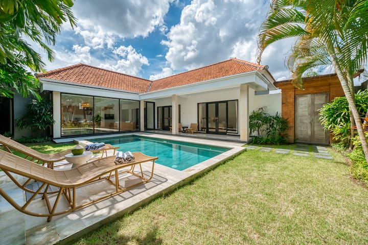 Canggu Luxe 3br Villa Near Beach, Finns & Atlas - Canggu