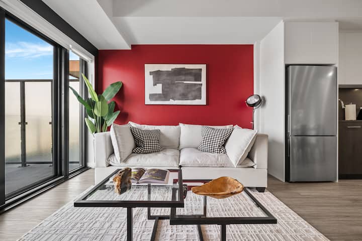 Executive Condo • River Views • Downtown - Calgary