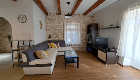 Popular Airbnb listing: Cosy & Romantic Apartment with a Stunning View in Općina Sukošan