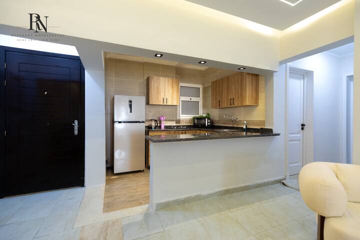 Golden 2 BDR In Rehab City: Full kitchen