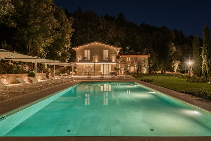 Golden Luxe, Diamond in the Hills + Pool & Jacuzzi