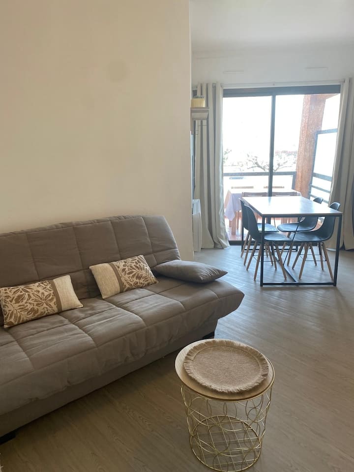 Les Pieds Dans L'eau. - Corsica