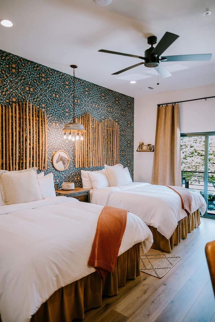 Corral Suite  2 Queens | On The Square - Wimberley, TX