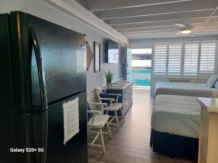 Oceanfront Studio • Sunset Views + Pool - Panama City Beach, FL