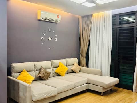 Beautiful 20-Person Villa, Walk to Beach & Market