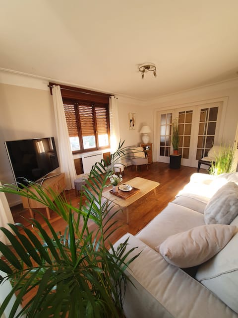 Spacious, quiet cottage with terrace