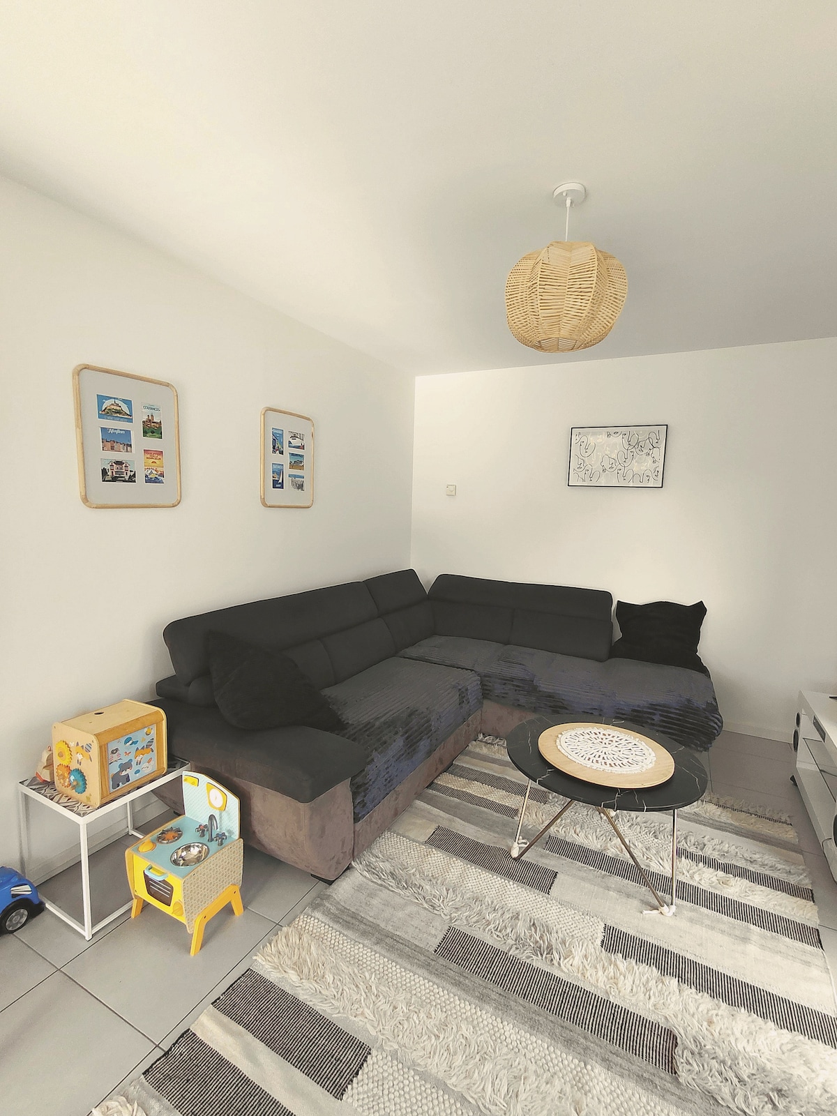 Grand espace de vie lumineux