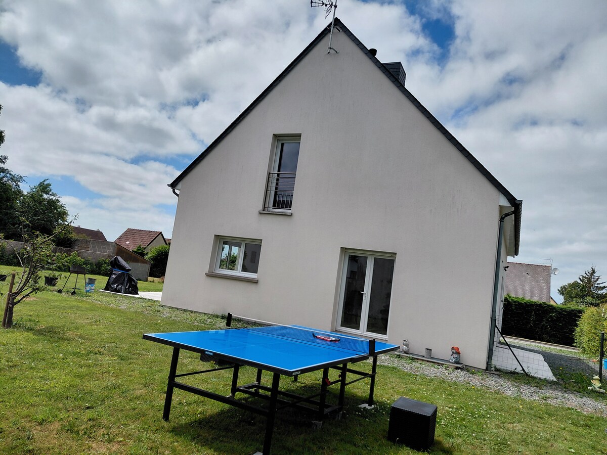 Table de ping-pong dans le jardin