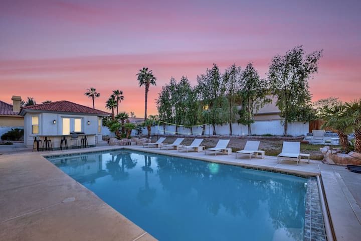 Las Vegas Oasis: 11 Beds, Private Pool And Casita - Las Vegas, NV