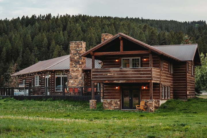 Luxury Riverfront Lodge • 12 Private Acres
