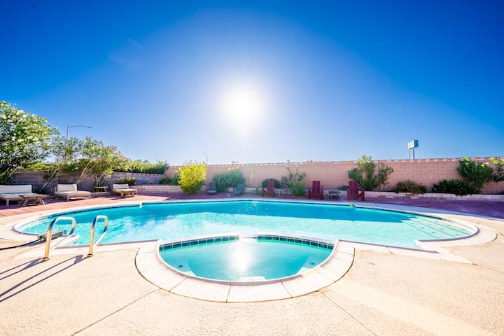 Wild West Retreat: Luxurious Ranch-Style Getaway