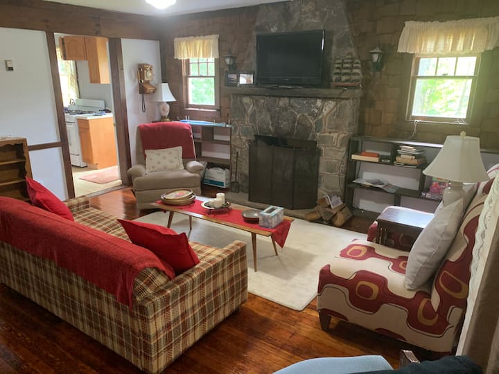 Quaint Restored 1935 Cabin - Greenwood Lake, NY