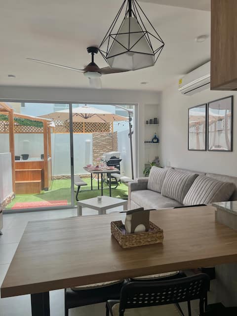 Successful Airbnb property: Beautiful new house in Peñalisa, Ricaurte, with jacuzzi and air conditioning in Girardot