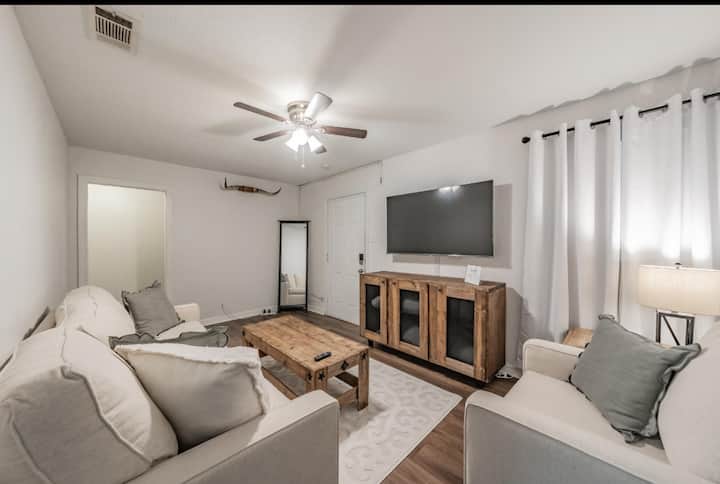 Stock Yards~fifa~2 King Beds~sleeps 8~pets Welcome - Fort Worth, TX