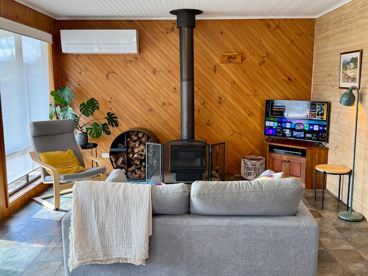 Allens Cottage - Sweeping Views On 25 Acres - Huon Valley Council