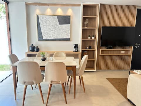 Modern 2 Bedroom Apartment with Patio