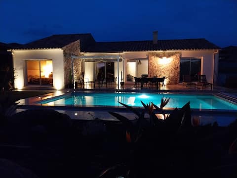 Villa with pool, close to sea