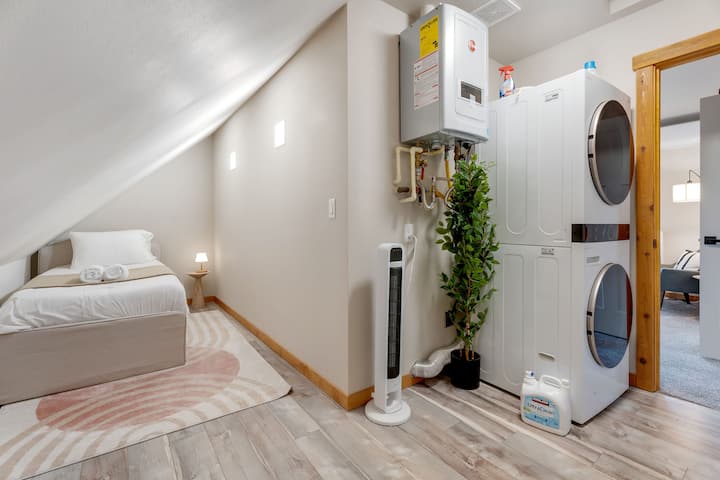 Small space attached to the primary bedroom.  Please note that there are no windows in this space and no separate entrance.