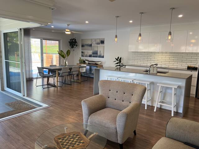 Port McIntyre gallery image 2