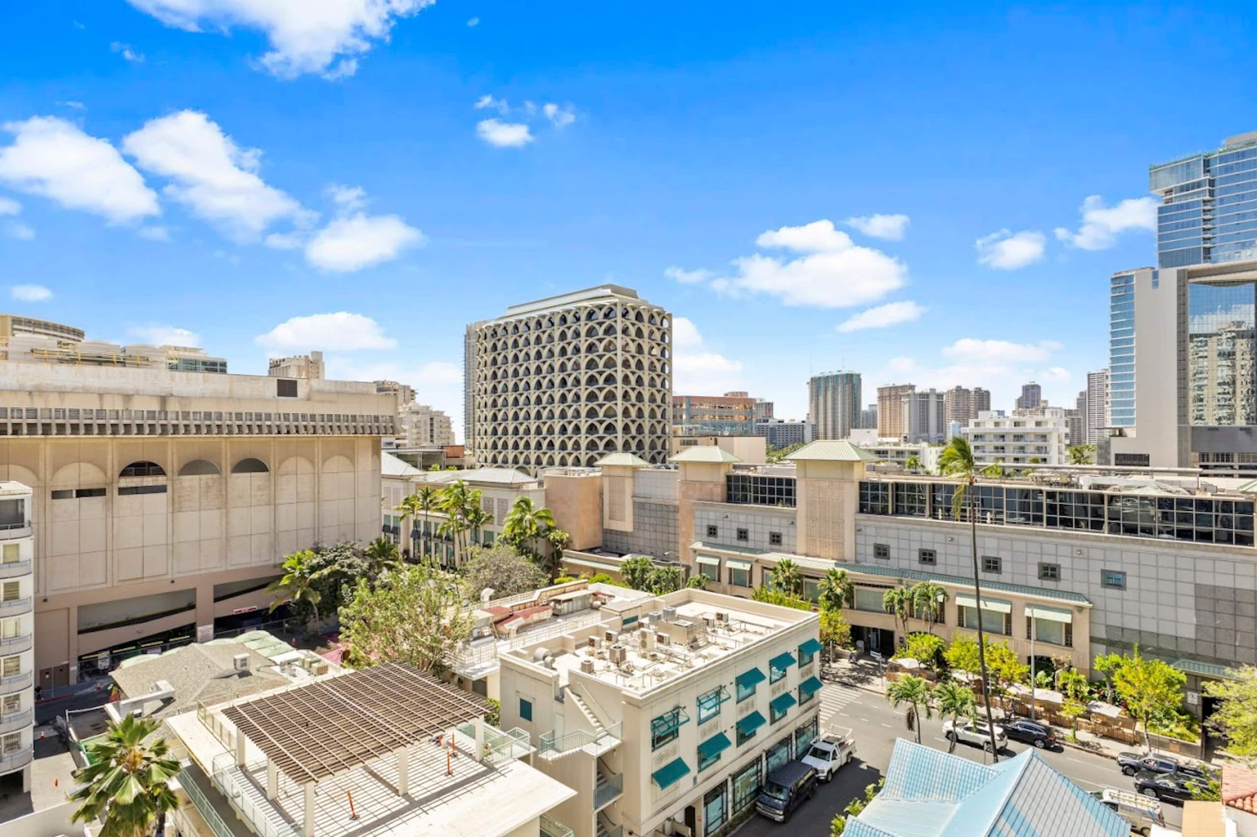 New! Elegant King Studio-Waikiki Beach w/Parking - Image 35