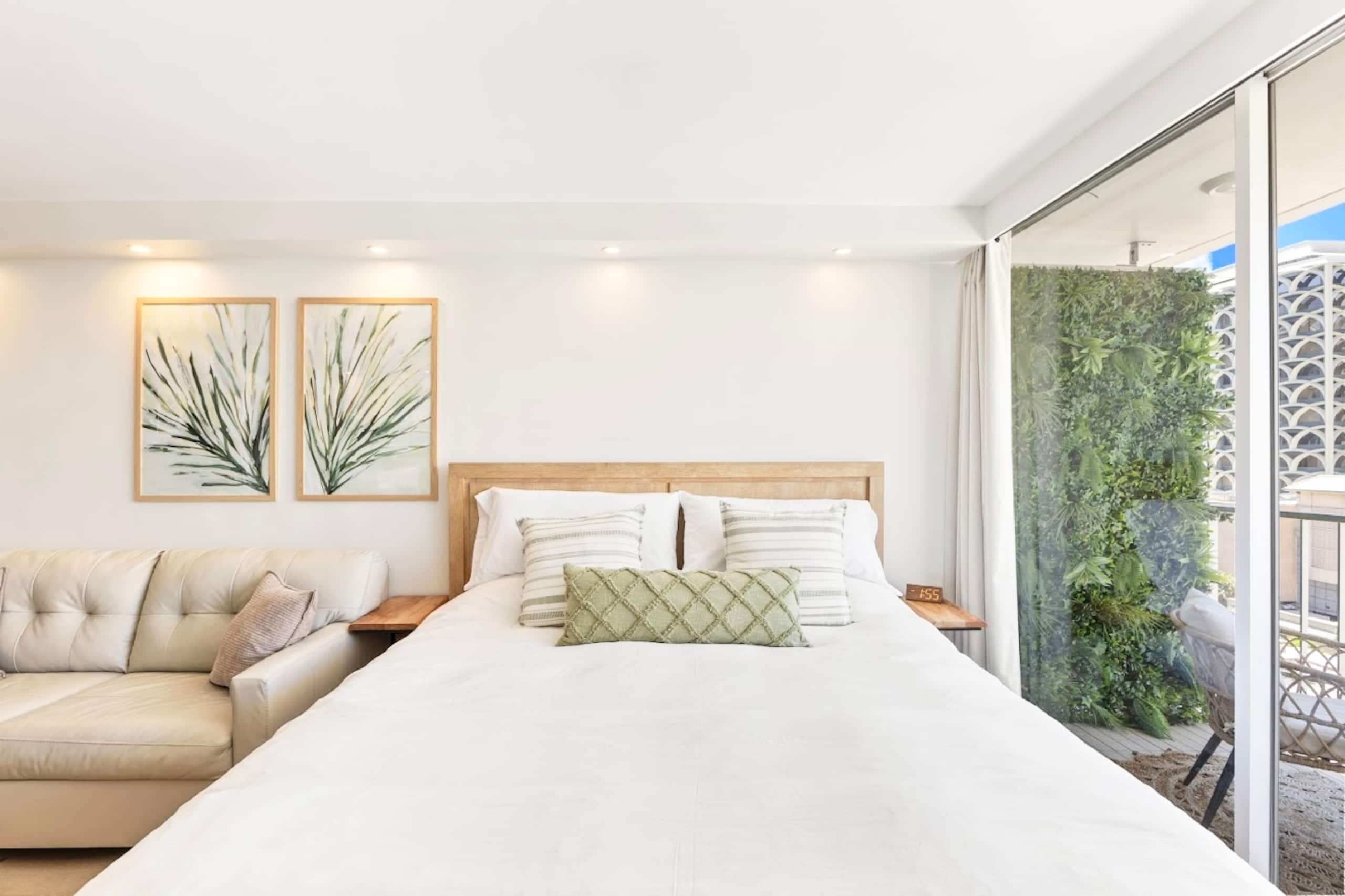 New! Elegant King Studio-Waikiki Beach w/Parking - Image 3