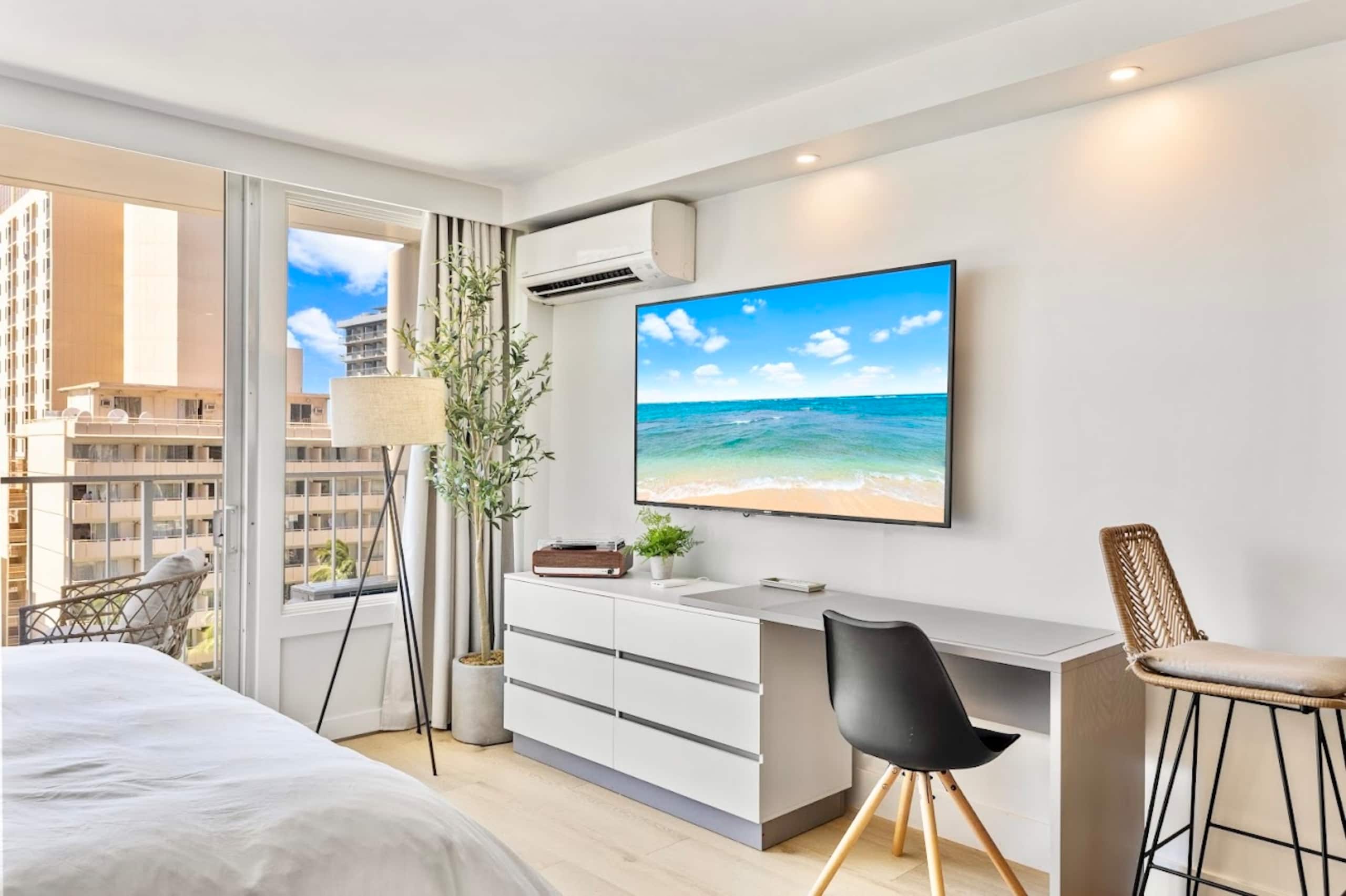 New! Elegant King Studio-Waikiki Beach w/Parking - Image 5