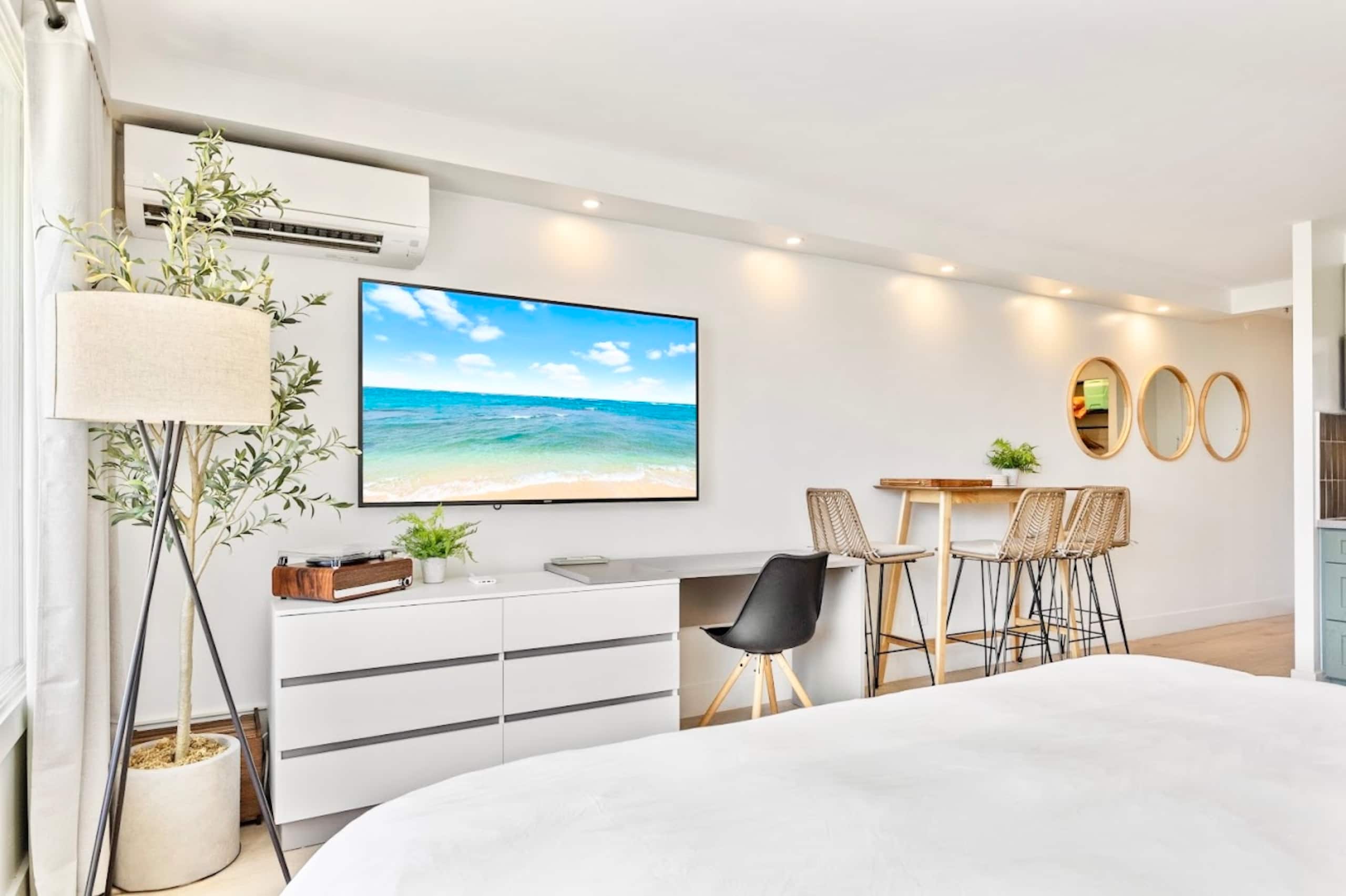New! Elegant King Studio-Waikiki Beach w/Parking - Image 6