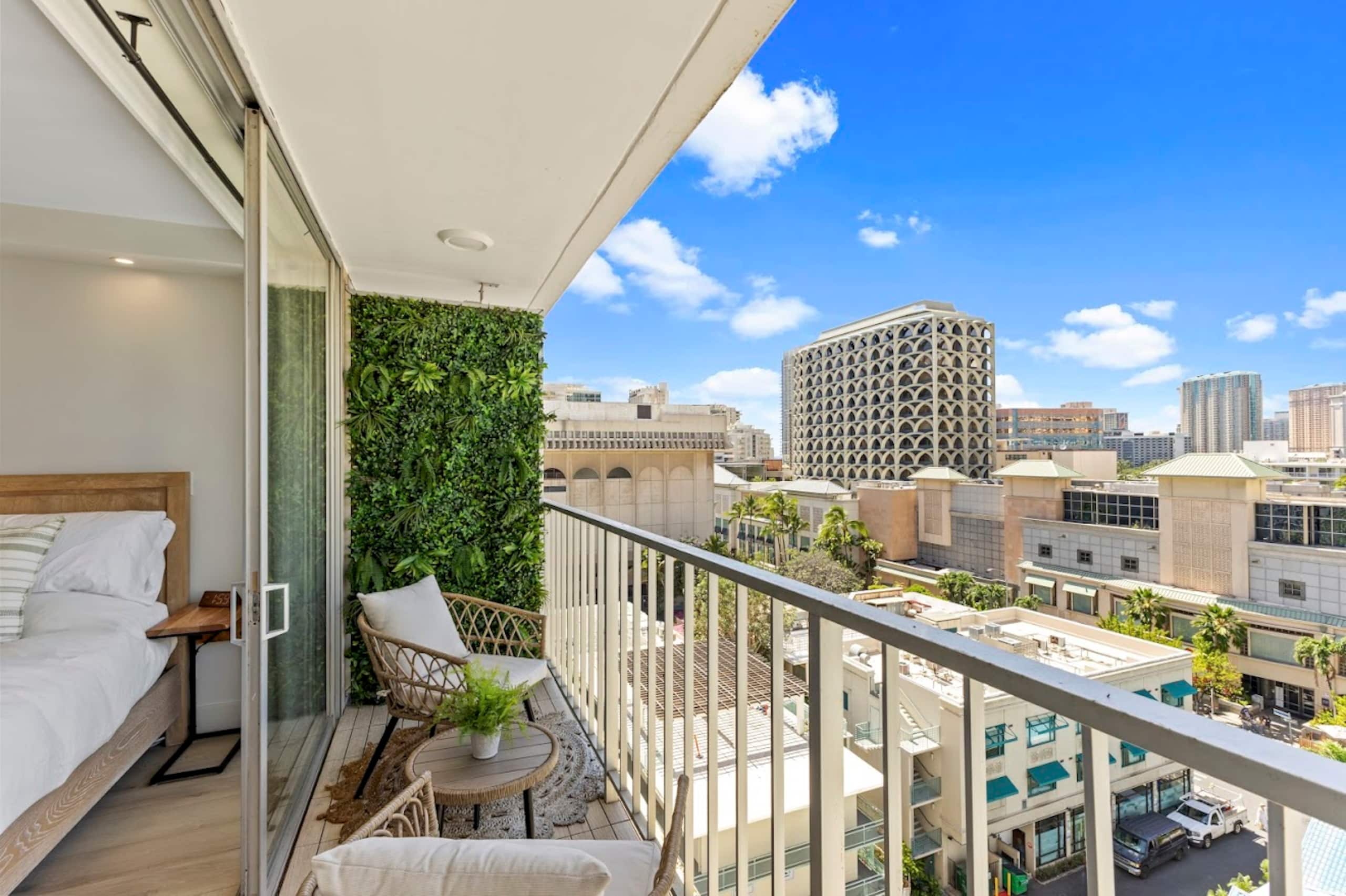 New! Elegant King Studio-Waikiki Beach w/Parking - Image 34